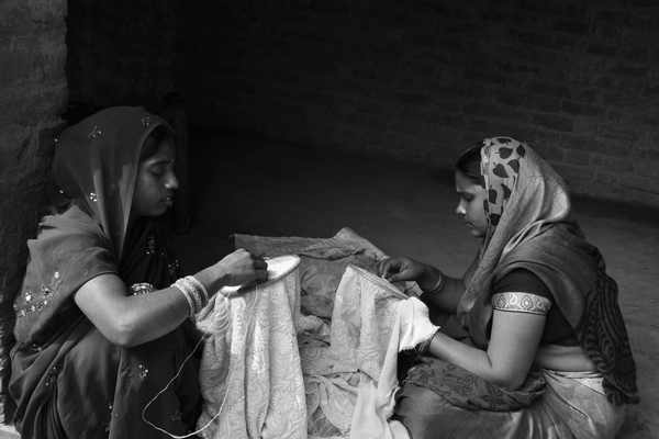 Chikankari: History, Craftsmanship, and the Timeless Elegance of Lucknow’s Signature Embroidery