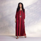 Relaxed-fit dress with full sleeves and fluid silhouette

