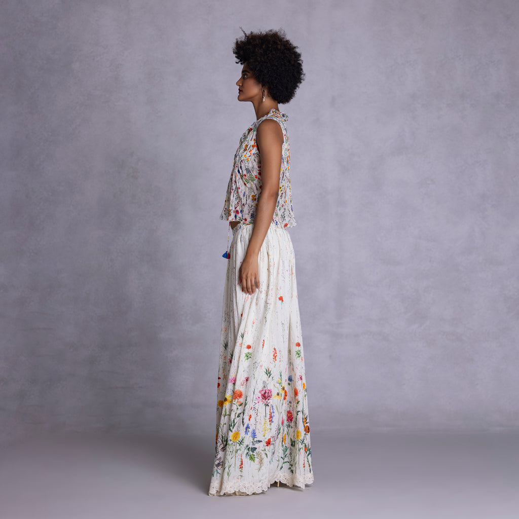 A-line skirt with concealed side zipper detail
